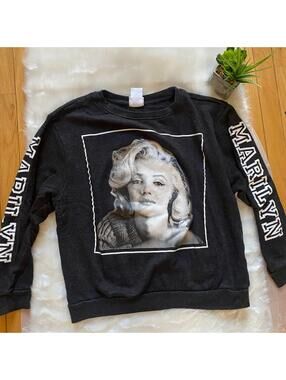 Marilyn Monroe Black Sweater XL